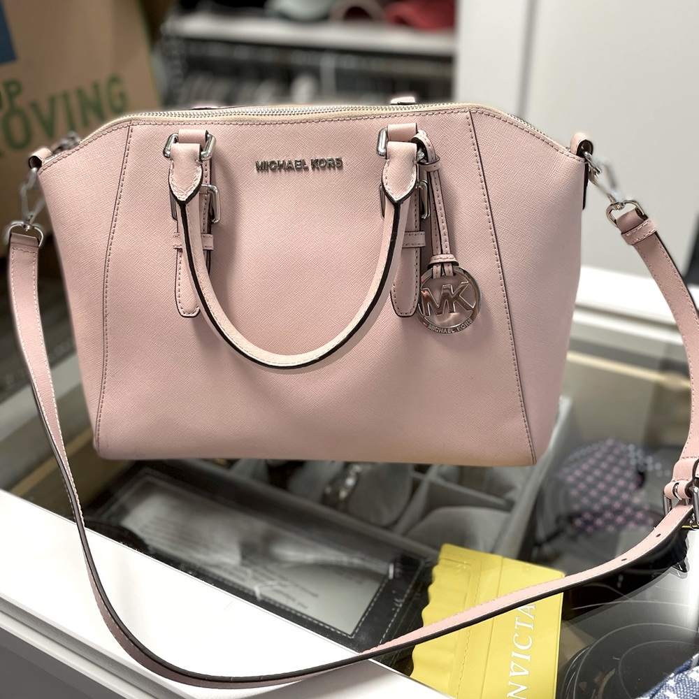 Michael Kors Light Pink purse.